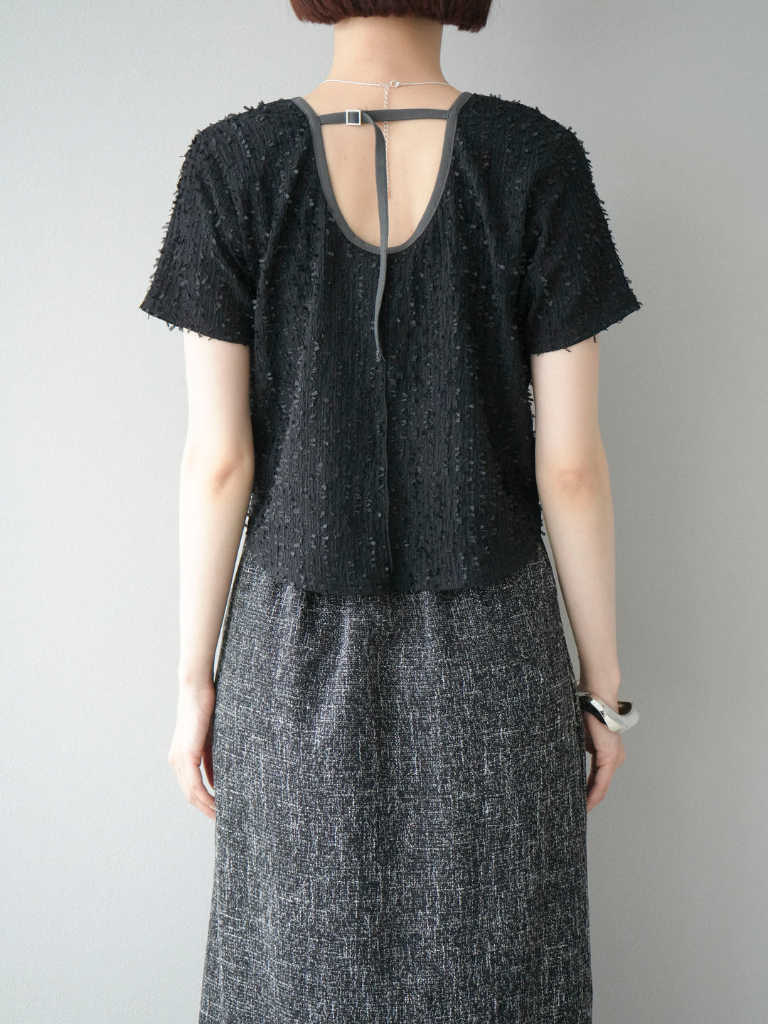 【預購】同色系滾邊蓬鬆剪裁上衣/黑色