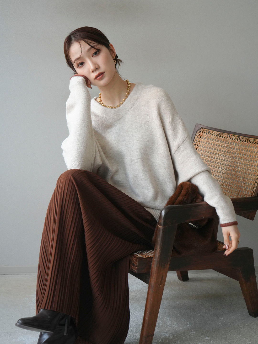 [SET]Vネック配色スリーブニットプルオーバー+選べるアクセセット(2set)