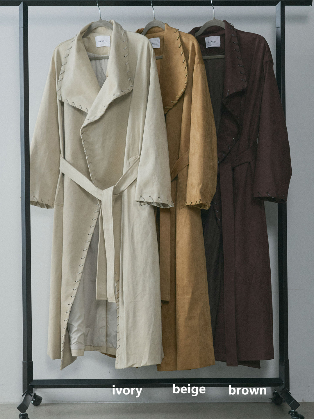 【Allure】[SET]スウェードハンドステッチロングコート+プレーティングハイネックプルオーバー+スカーフ付ワイドパンツ(3set)