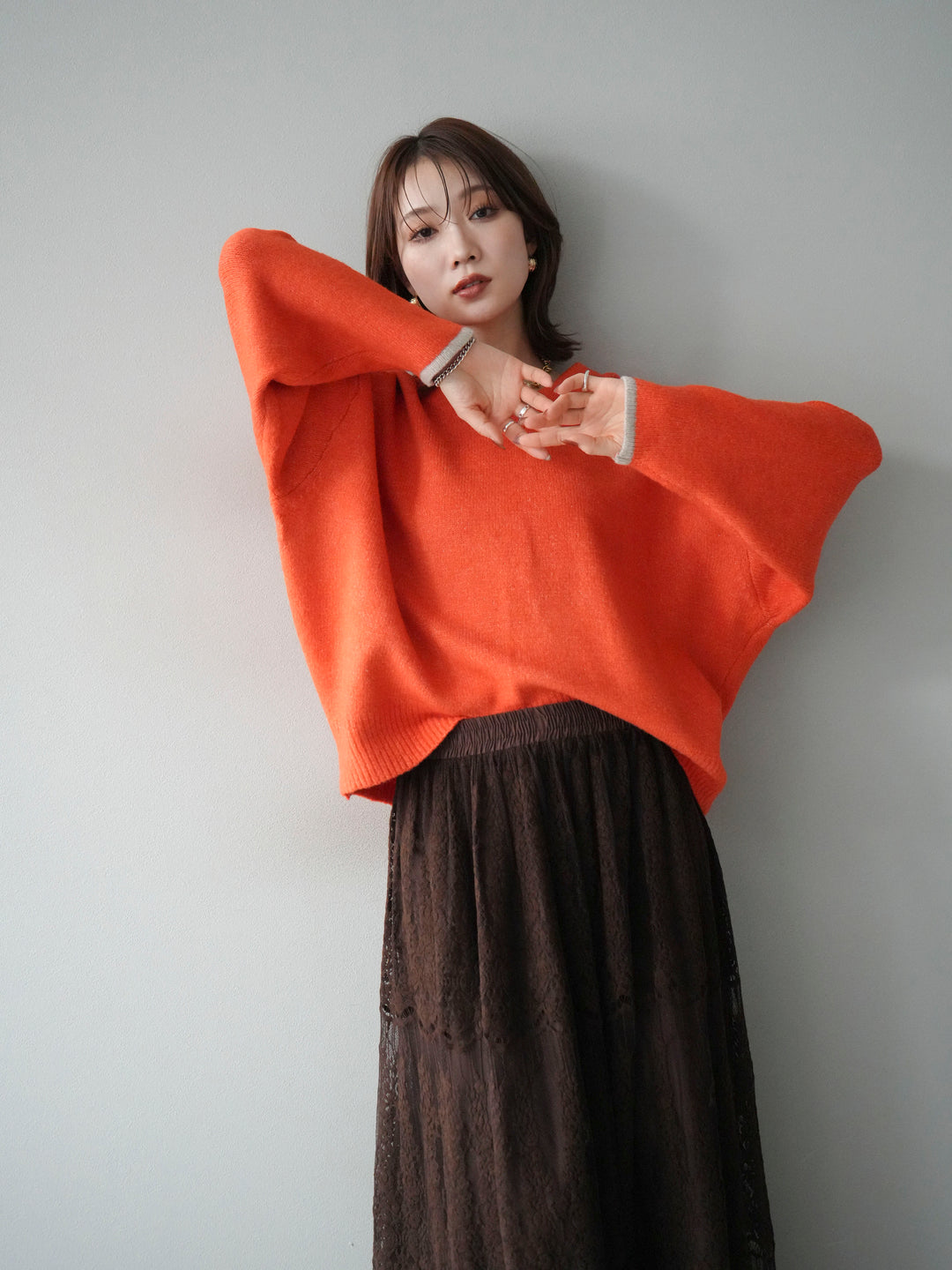 [SET]Vネック配色スリーブニットプルオーバー+選べるアクセセット(2set)