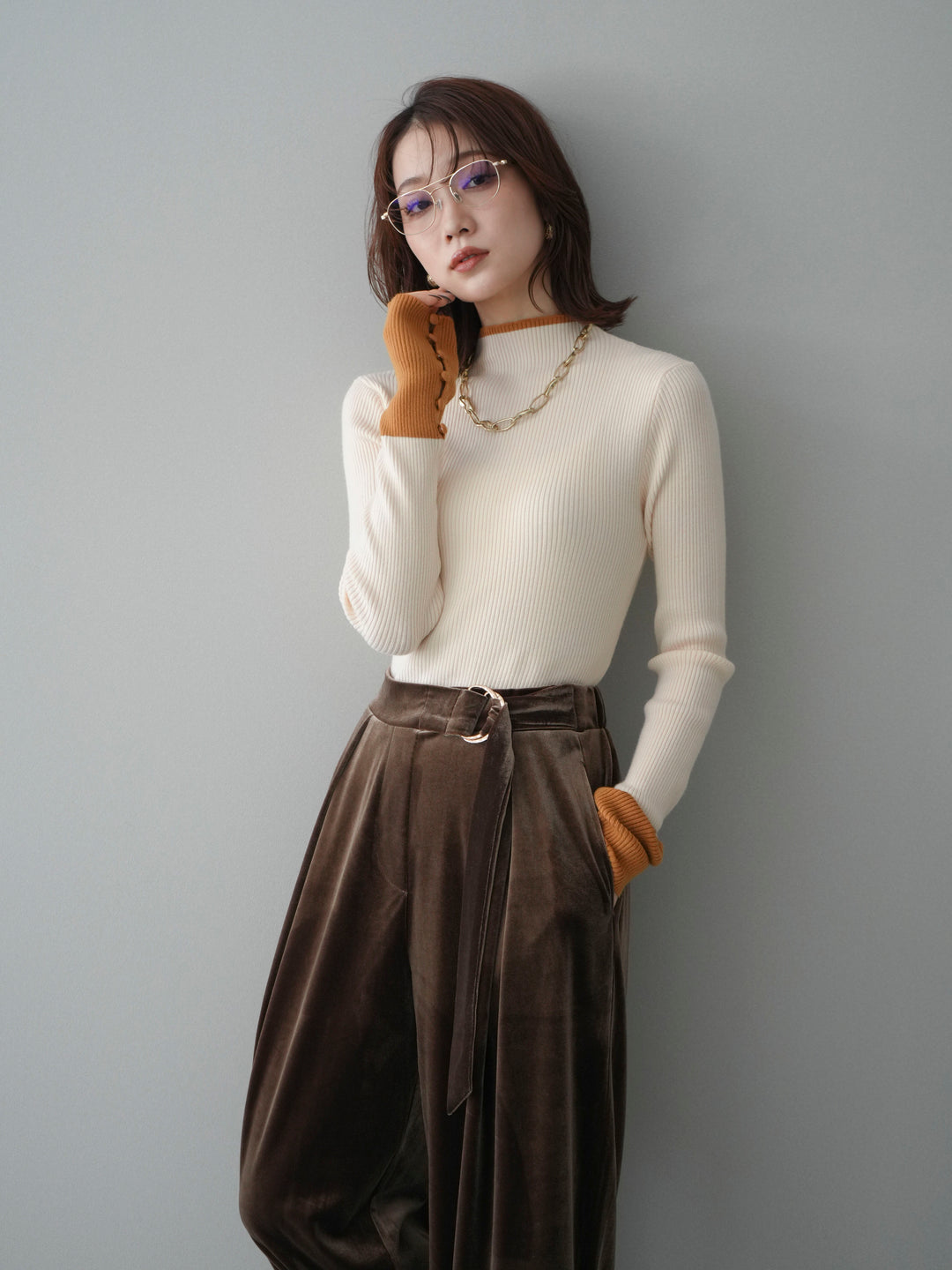 [SET]袖ボタンハイネック配色リブニットトップス+ベロアベルトスリムパンツ(2set)