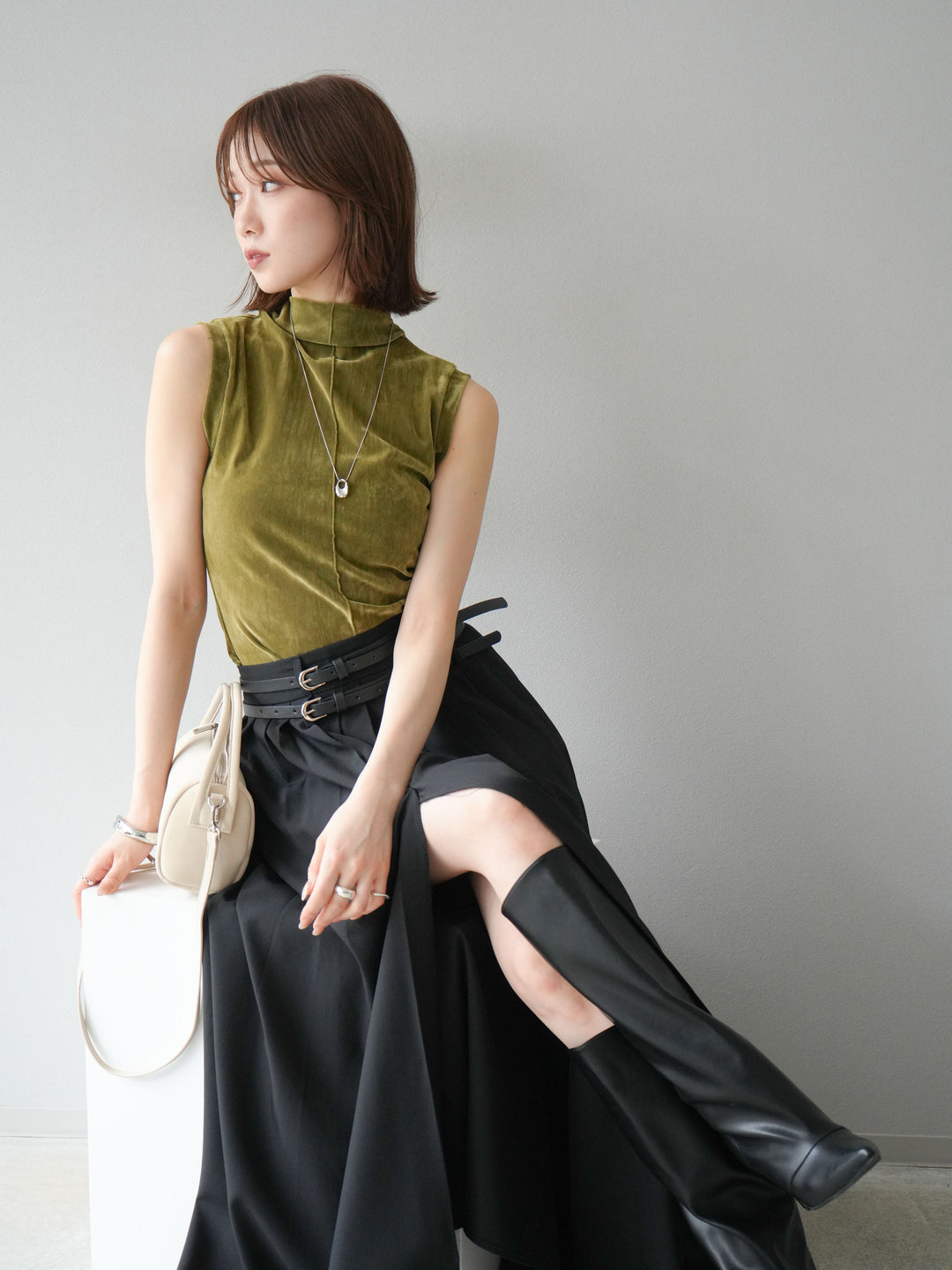 [SET]シアーベロアプチネックノースリーブトップス+エステルプリーツスリットスカート(2set)