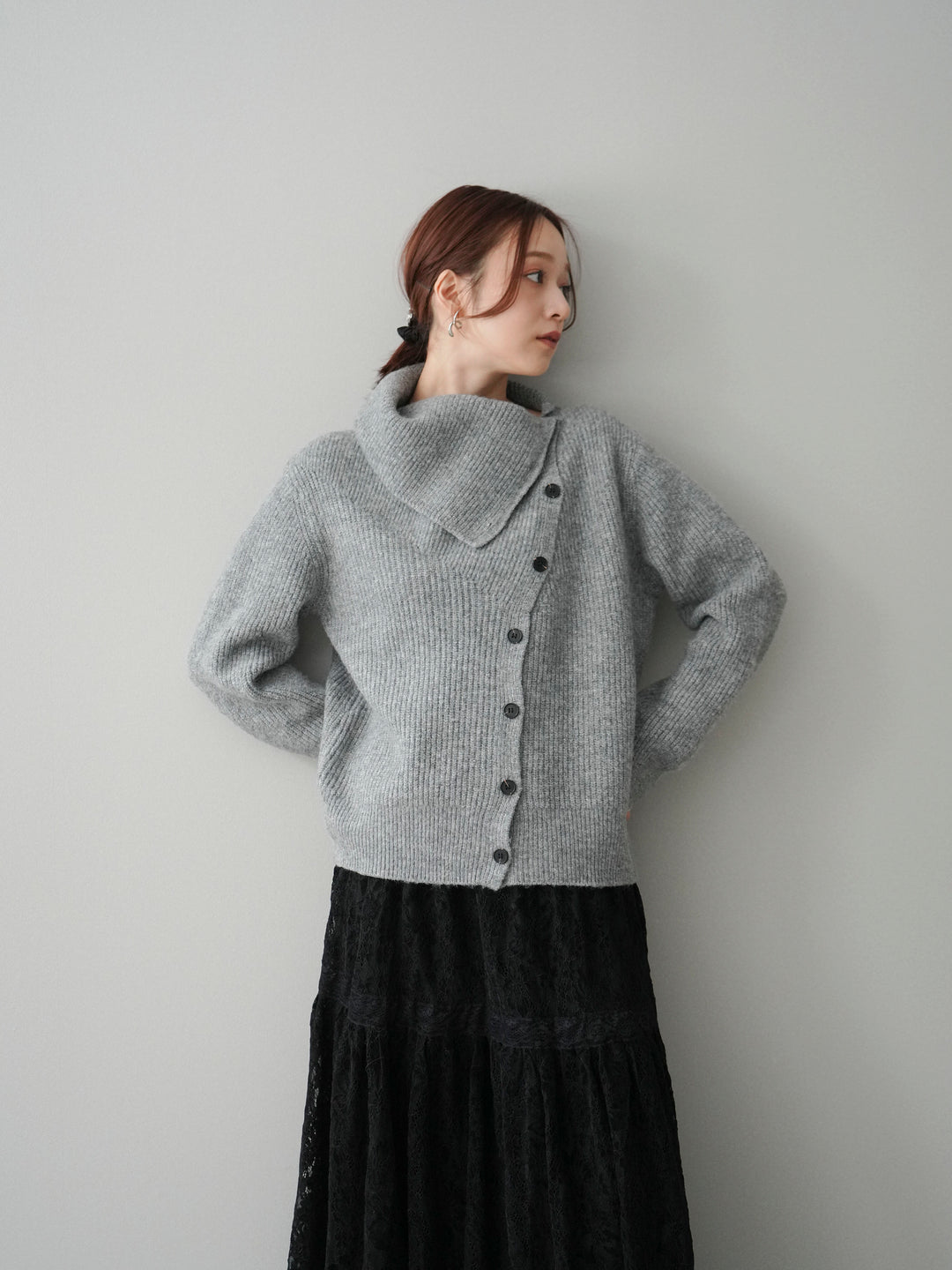 [SET]ハイネックデザインボタンニットカーディガン+起毛レースティアードスカート(2set)