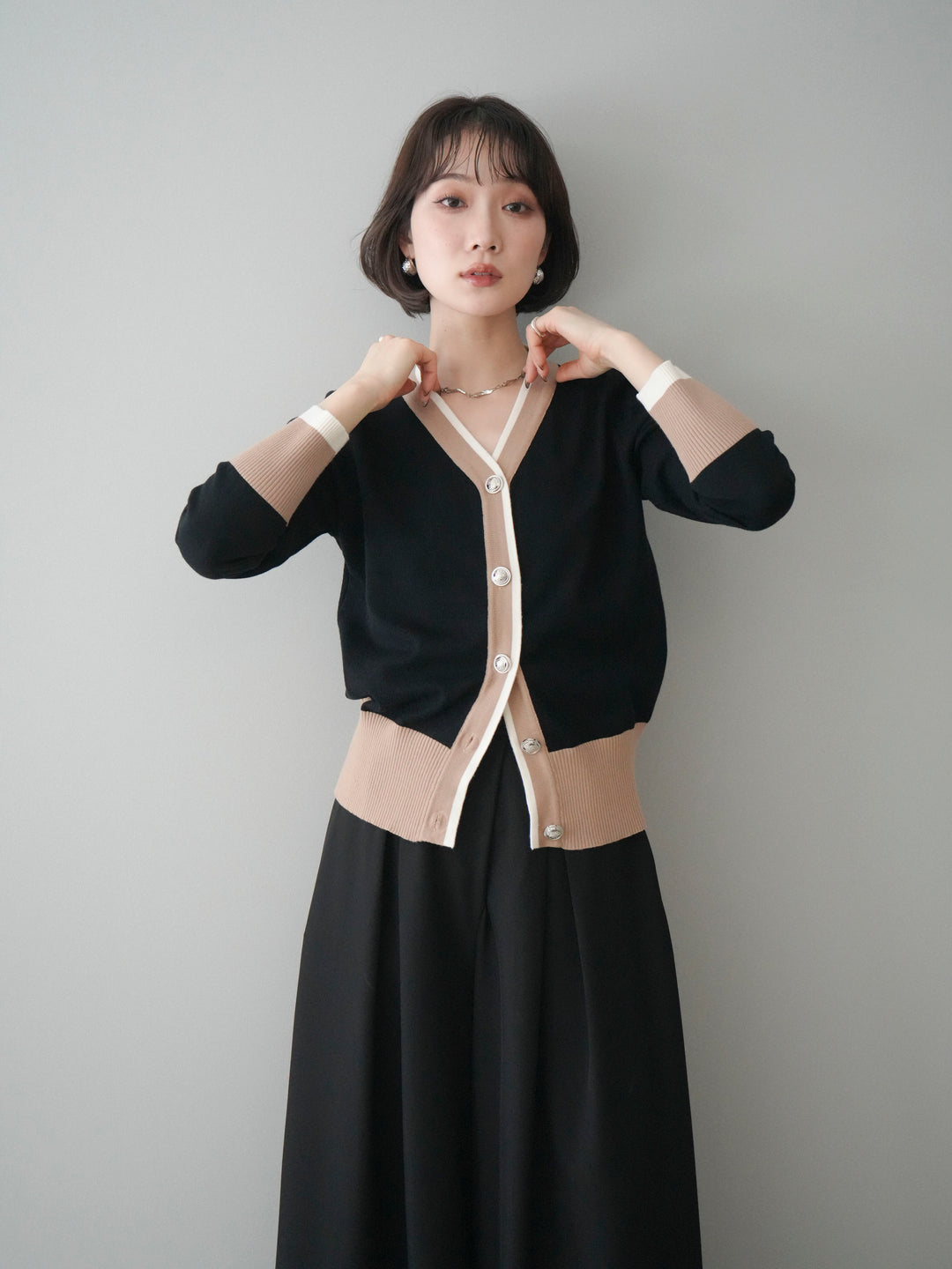 [予約]デザインボタン配色Vネックニットカーディガン/black