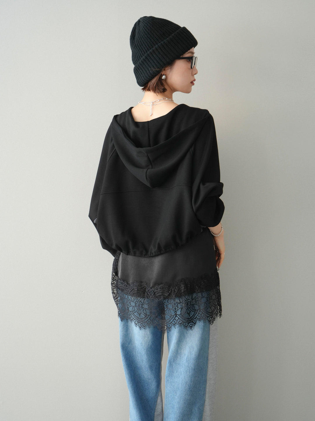 [予約]バイカラー異素材ライトポンチクロップドZIPフーディー/black