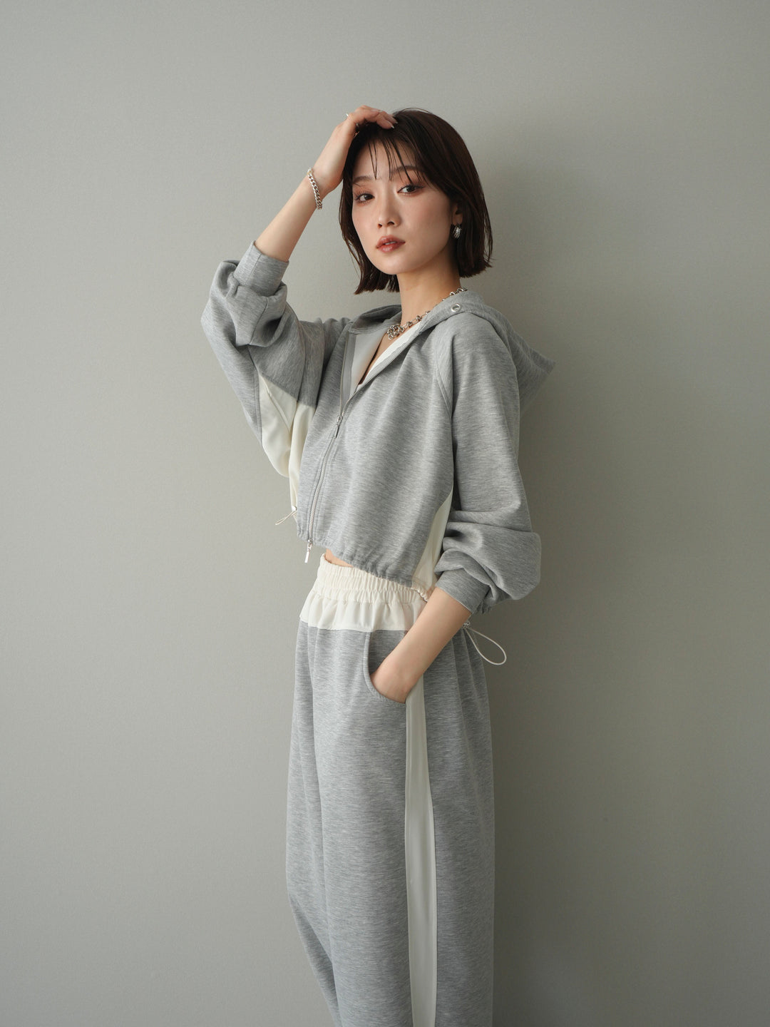 [予約]バイカラー異素材ライトポンチクロップドZIPフーディー/gray