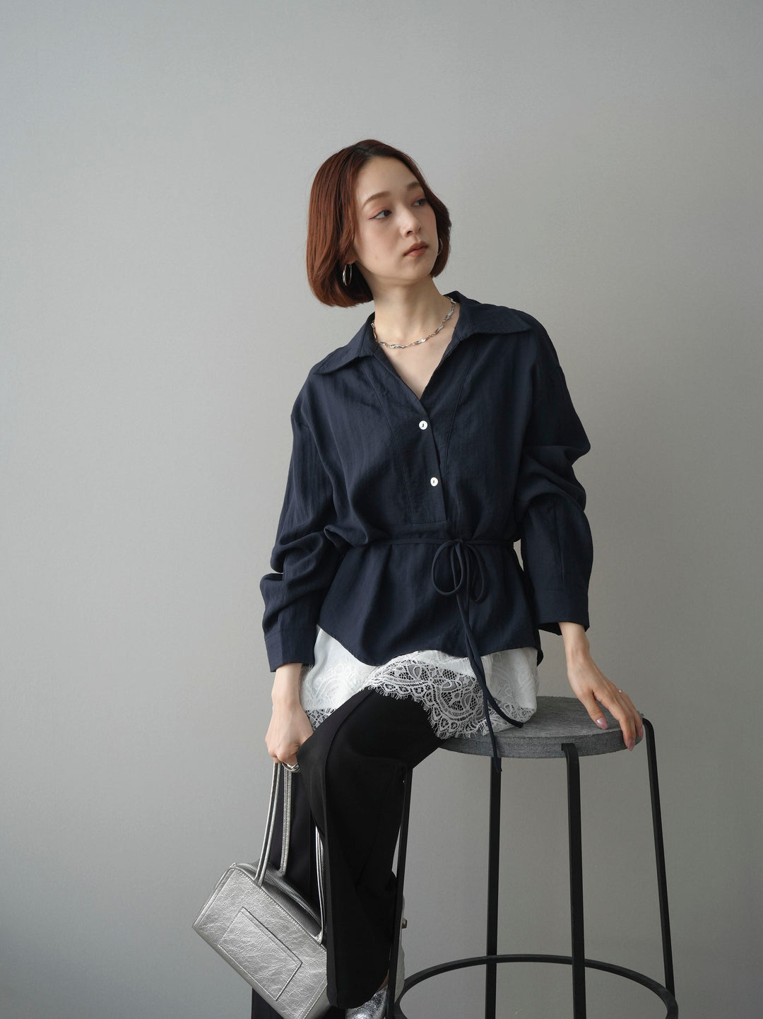 [SET]Vネック変形ラインシャツ+レーストリムキャミソール+センターシームフレアパンツ(3set)