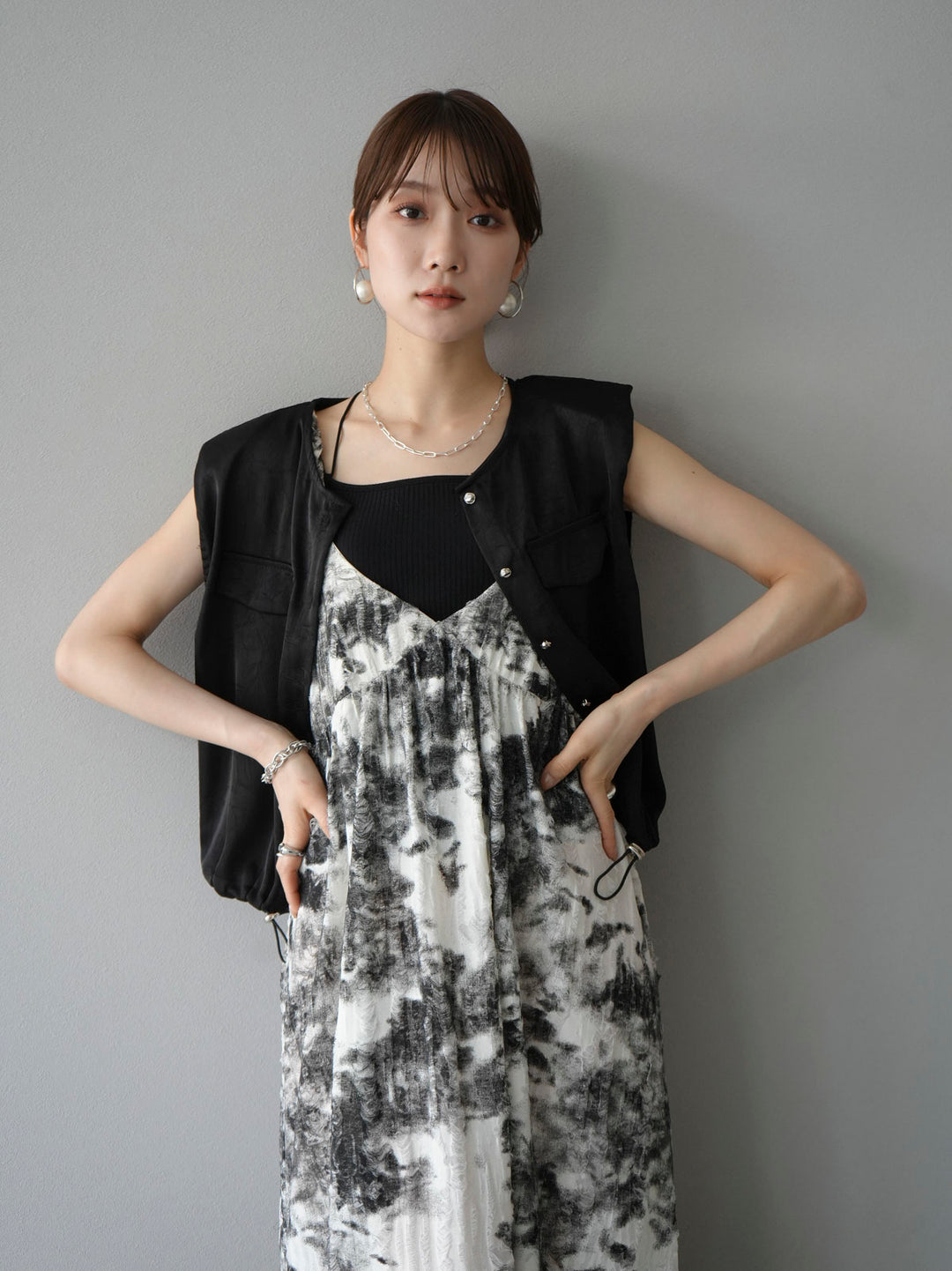 [Pre-order] Satin Drawstring Sleeveless Blouse/Black