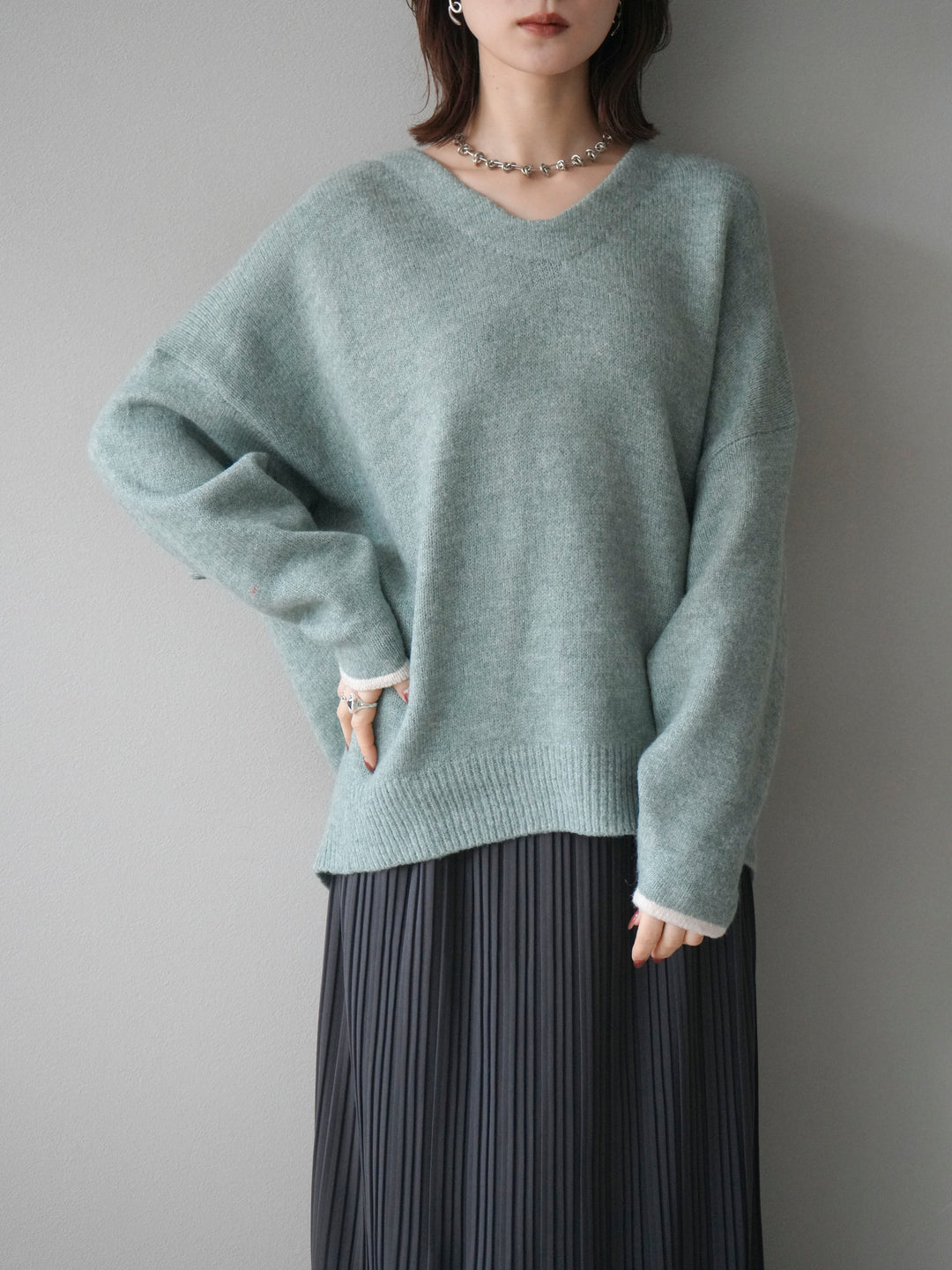 【預購】V領撞色袖針織套頭衫/薄荷綠