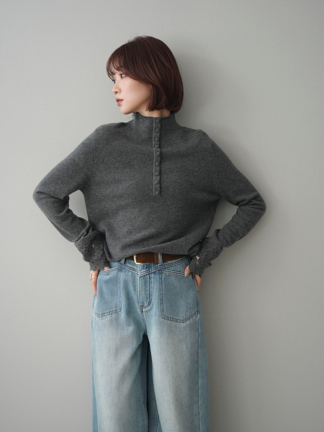 [予約]袖スカラップレースフロントボタンウールニットトップス/gray