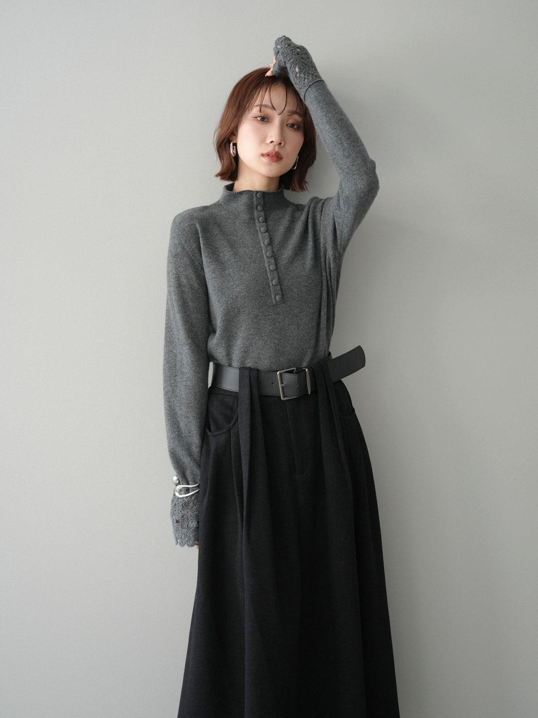 [予約]袖スカラップレースフロントボタンウールニットトップス/gray