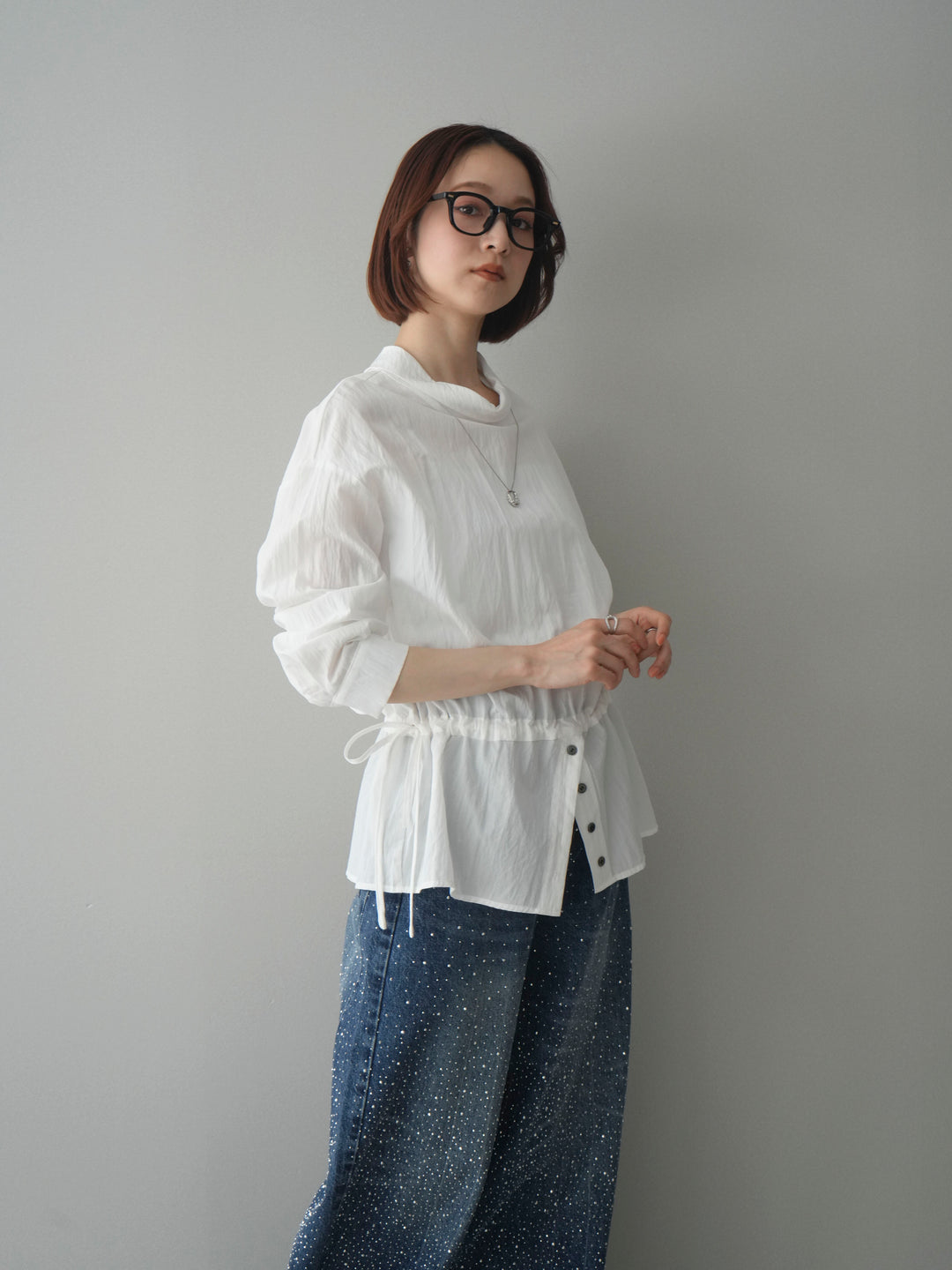 [予約]ボトルネックドロストデザインブラウス/white