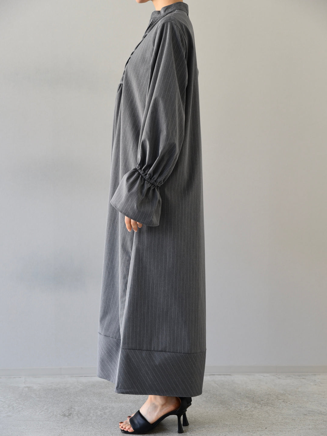 [予約]SUSTAINABLE DESIGN PINTUCK STRIPE SHIRT ONE-PIECE/GRAY