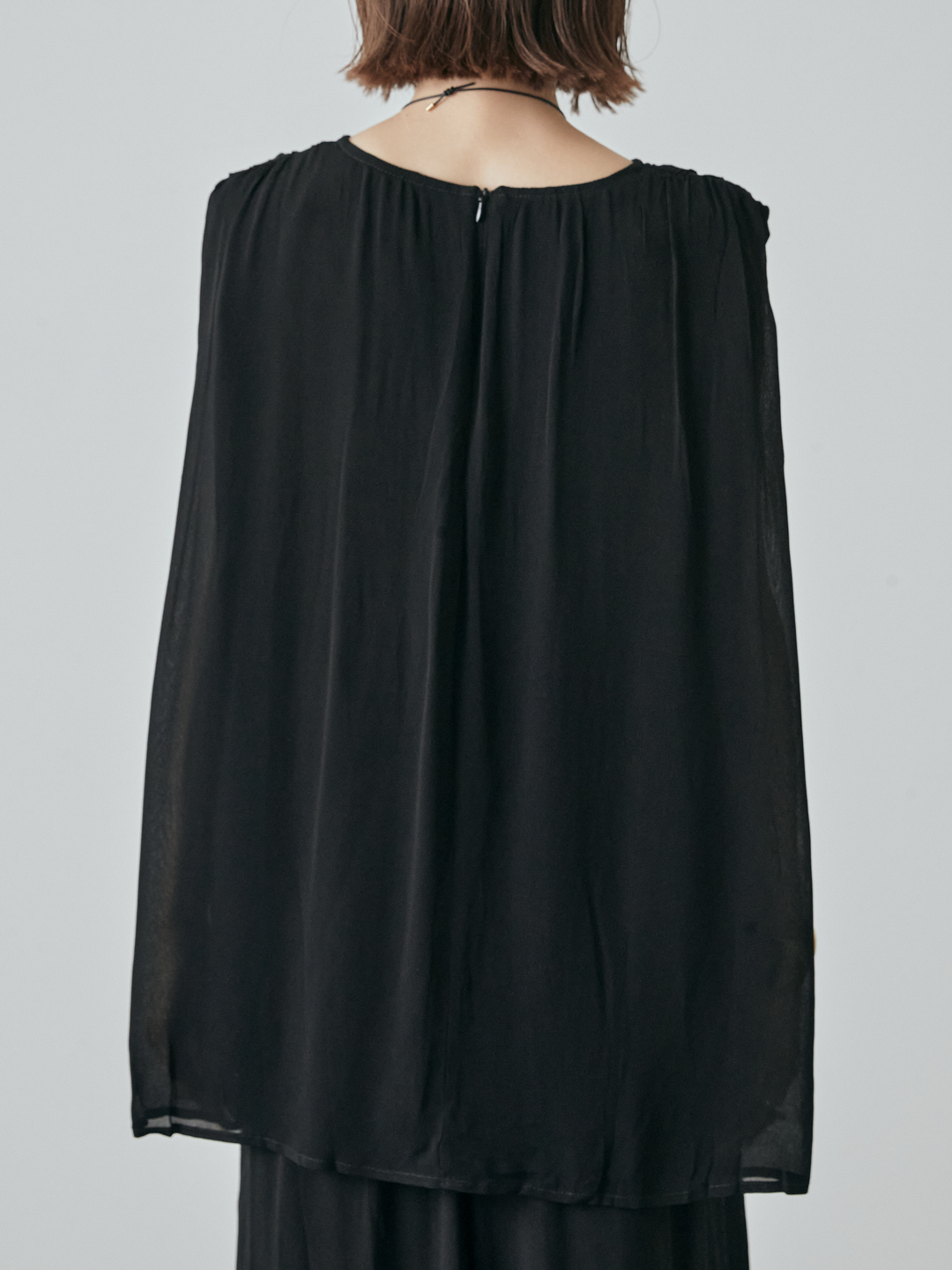 [預購] 透視褶肩襯衫/黑色