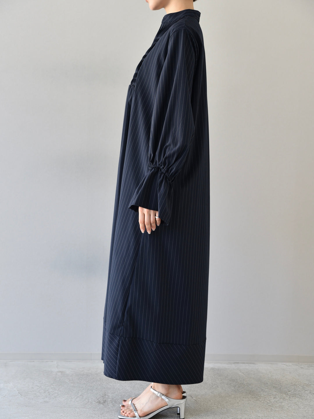 [Pre-order] SUSTAINABLE DESIGN PINTUCK STRIPE SHIRT ONE-PIECE/NAVY