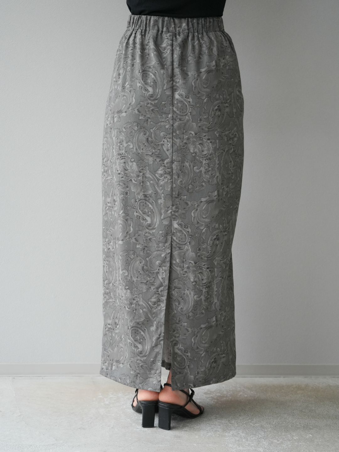 [予約]ペイズリープリントタックIラインスカート/グレー