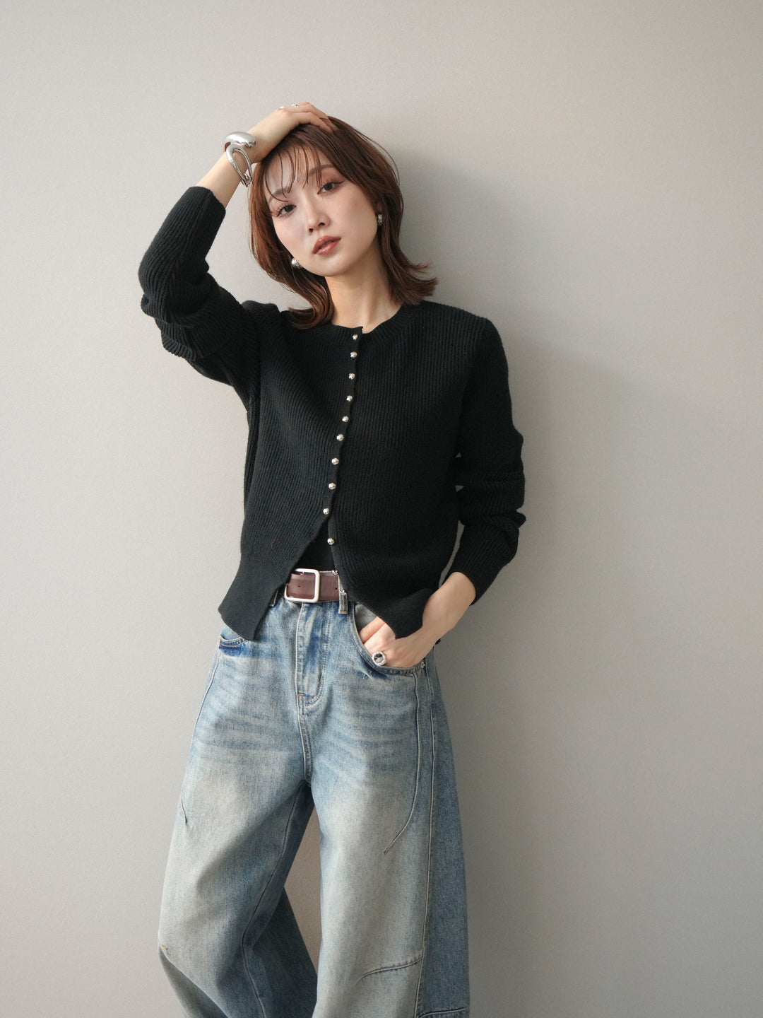 [SET]シルバーボタン畦編みニットカーディガン+ベルト付カーブデニムパンツ(2set)