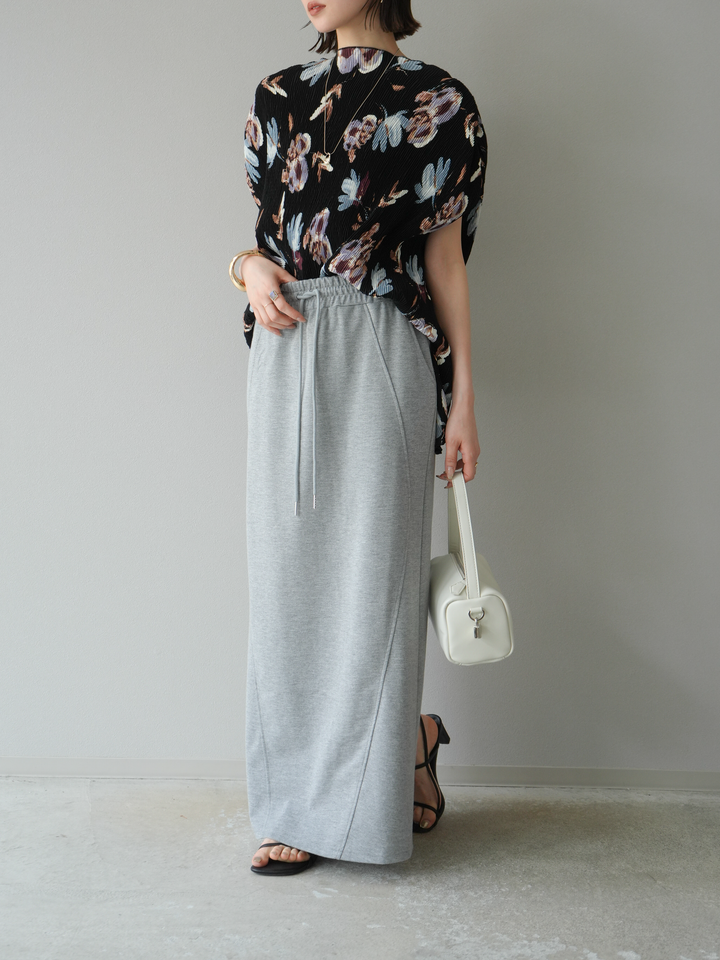 [預購] 花卉印花水洗褶上衣/黑色