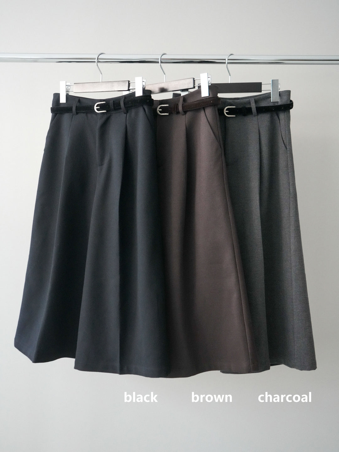 [SET]BIGカラームートンコート+袖ボタンボトルネックリブニットトップス+ベルト付ウールタッチミディアムパンツ(3set)