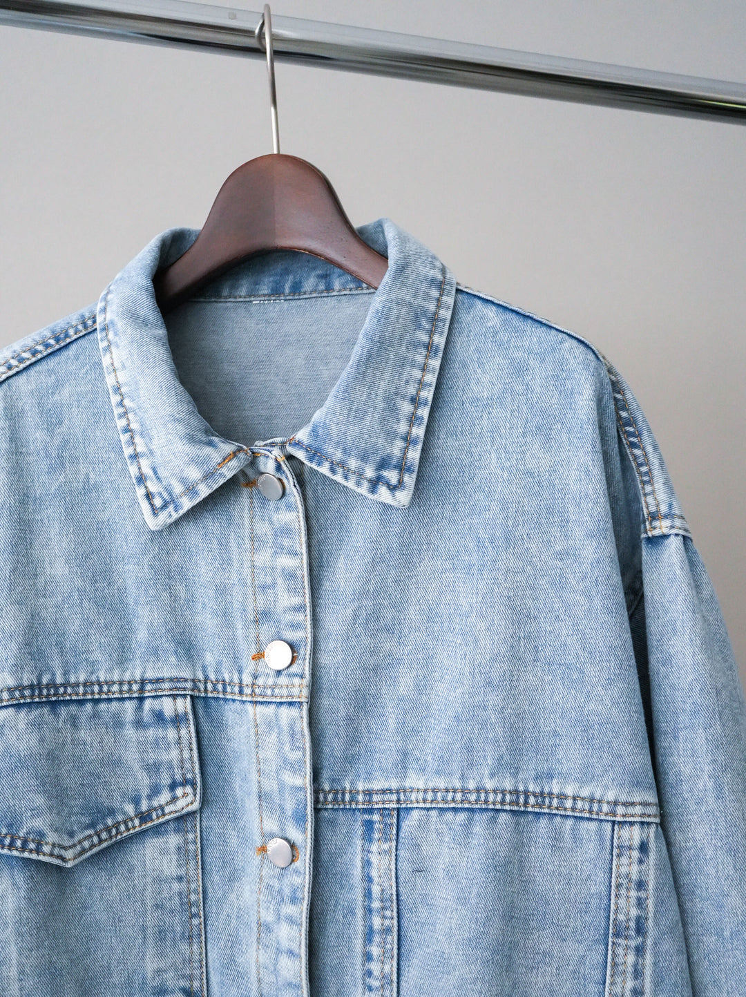 [SET]デザインBIGポケットオーバーデニムジャケット+レースネックジャガードニットカーディガン+サテンライクアシメレーススカート+センターシームフレアパンツ(4set))