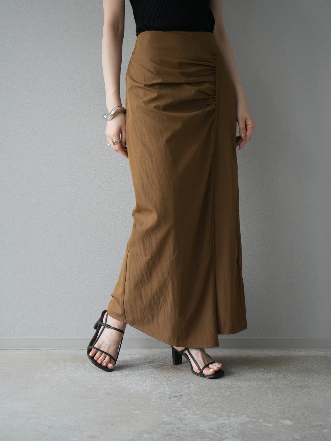 [予約]ナイロンシャーリングラップスカート/モカ