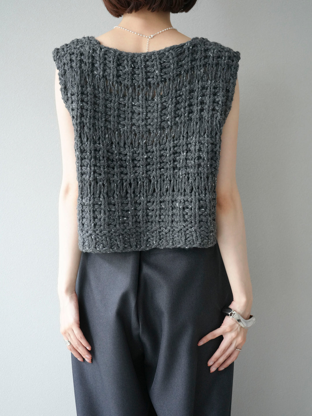 [予約]ミックスヤーンデザイン編みニットベスト/チャコール