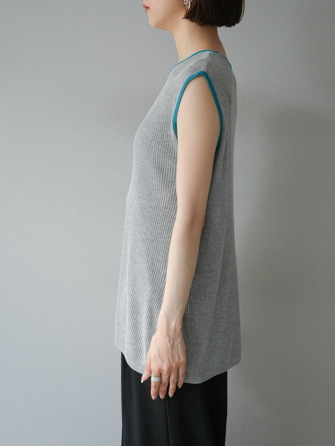 [予約]リネンタッチ配色ニットノースリーブプルオーバー/モクグレー