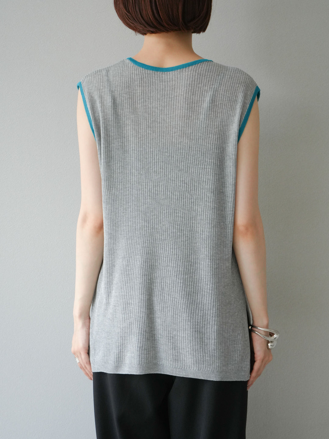 [予約]リネンタッチ配色ニットノースリーブプルオーバー/モクグレー