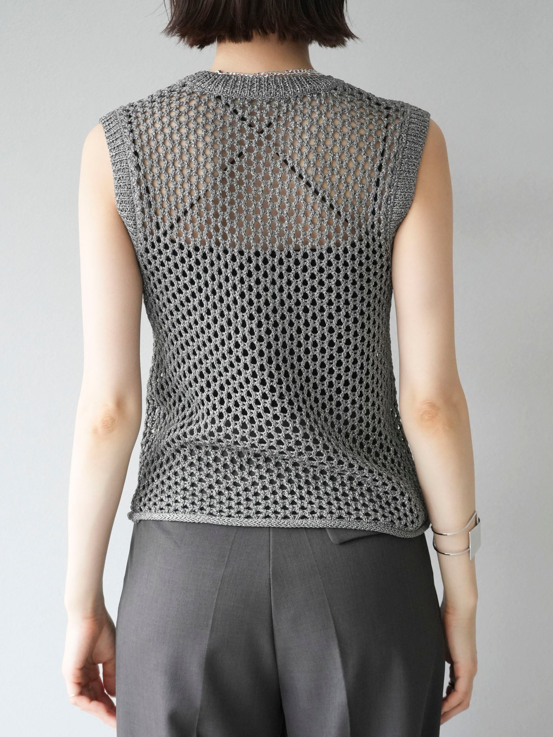 予約]ラメリリーヤーンメッシュタンクトップ/チャコール – Lumier