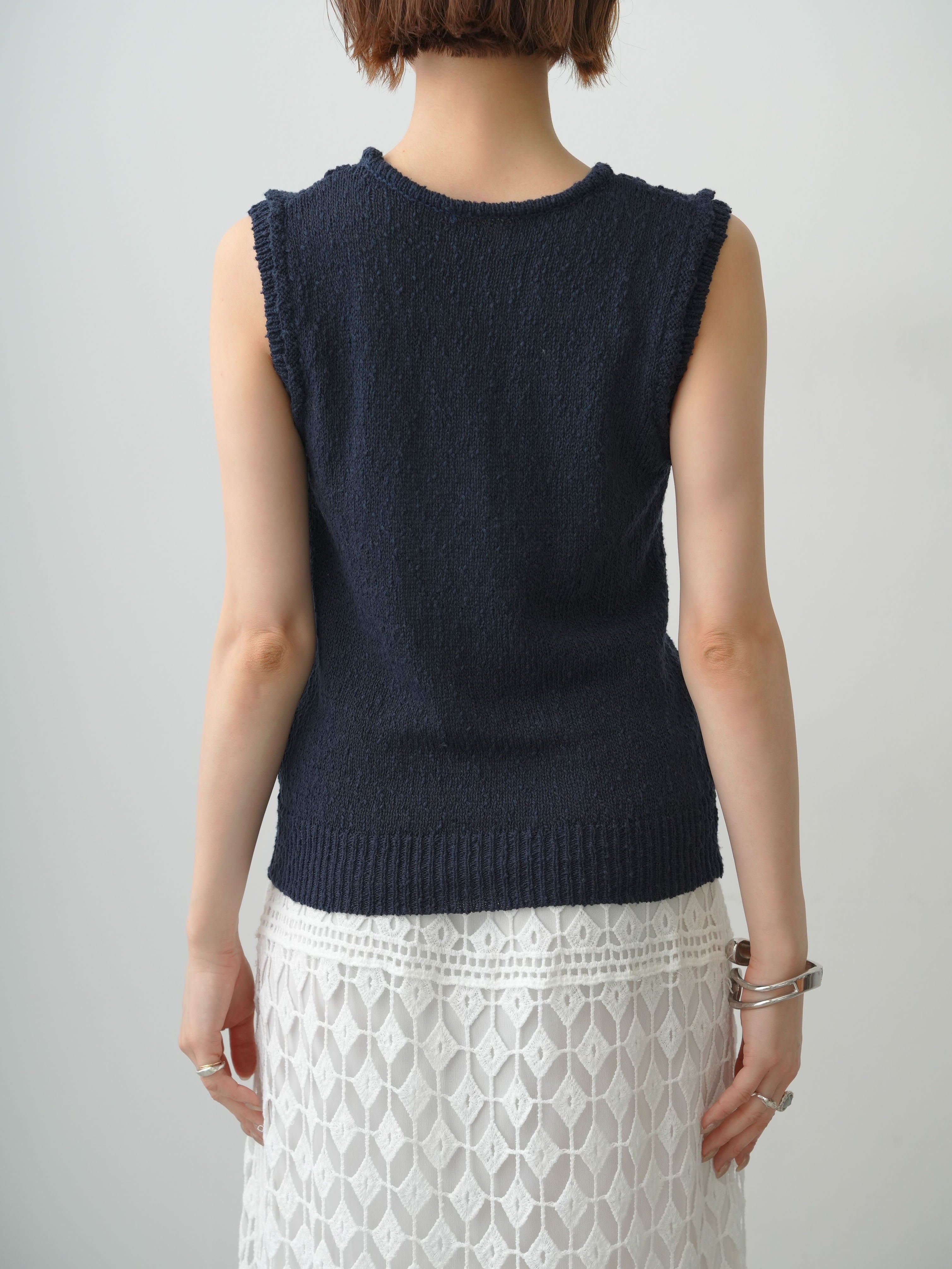 予約]アウトリンキングノースリニットトップス/navy – Lumier