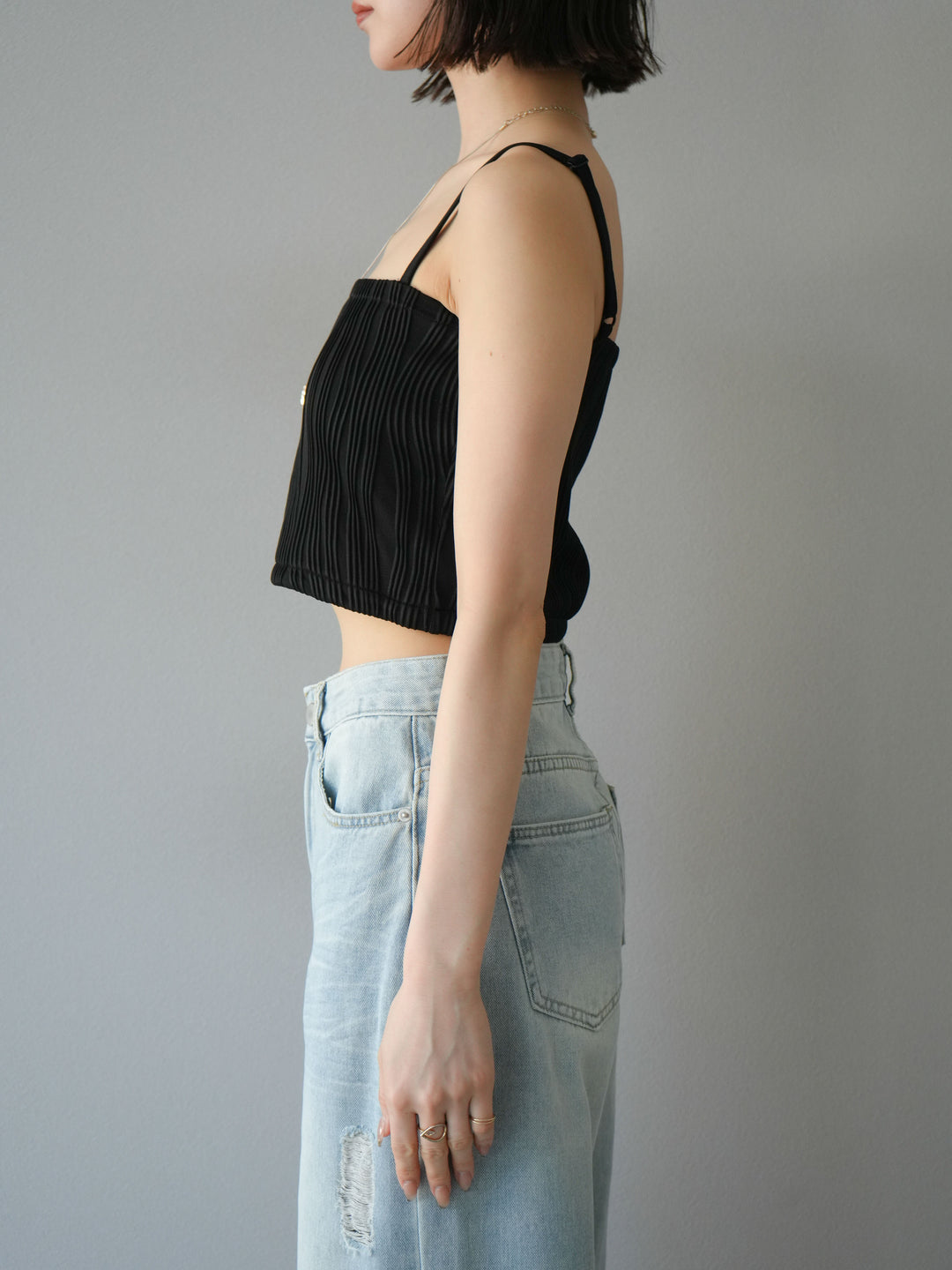 【預購】波浪滾邊杯裸色吊帶背心/黑色