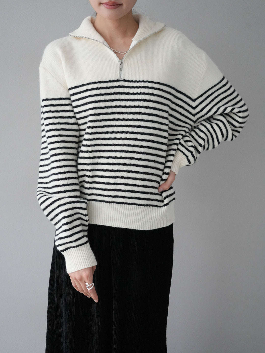 [預訂] 半拉鍊條紋針織/象牙色