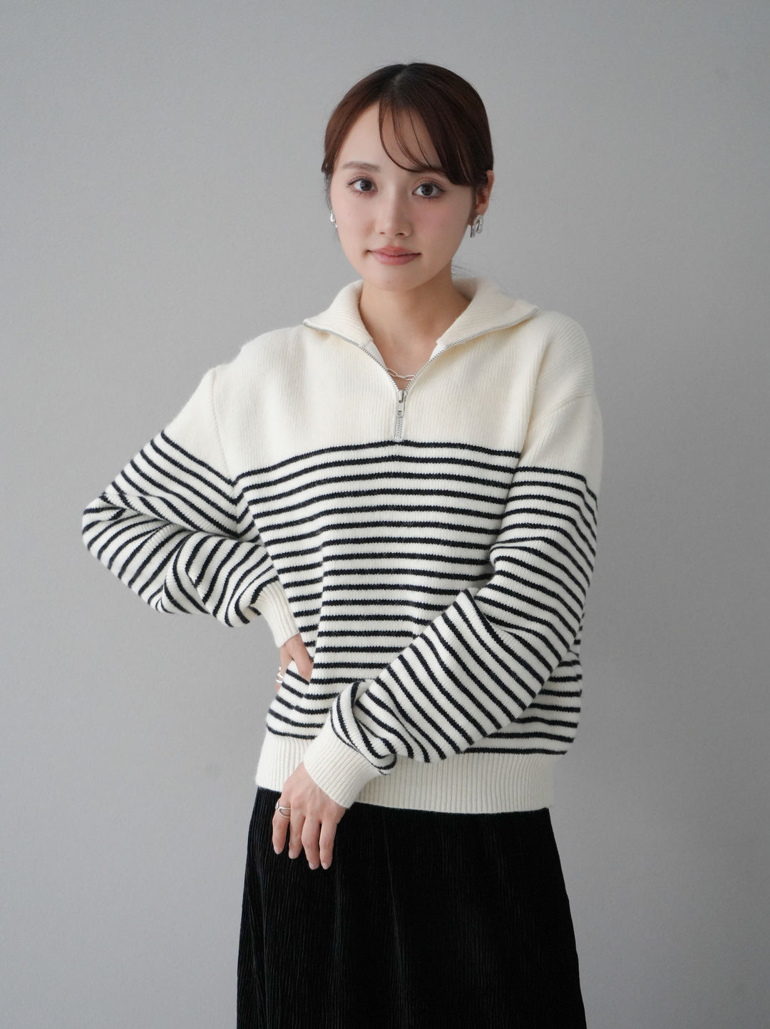 [預訂] 半拉鍊條紋針織/象牙色