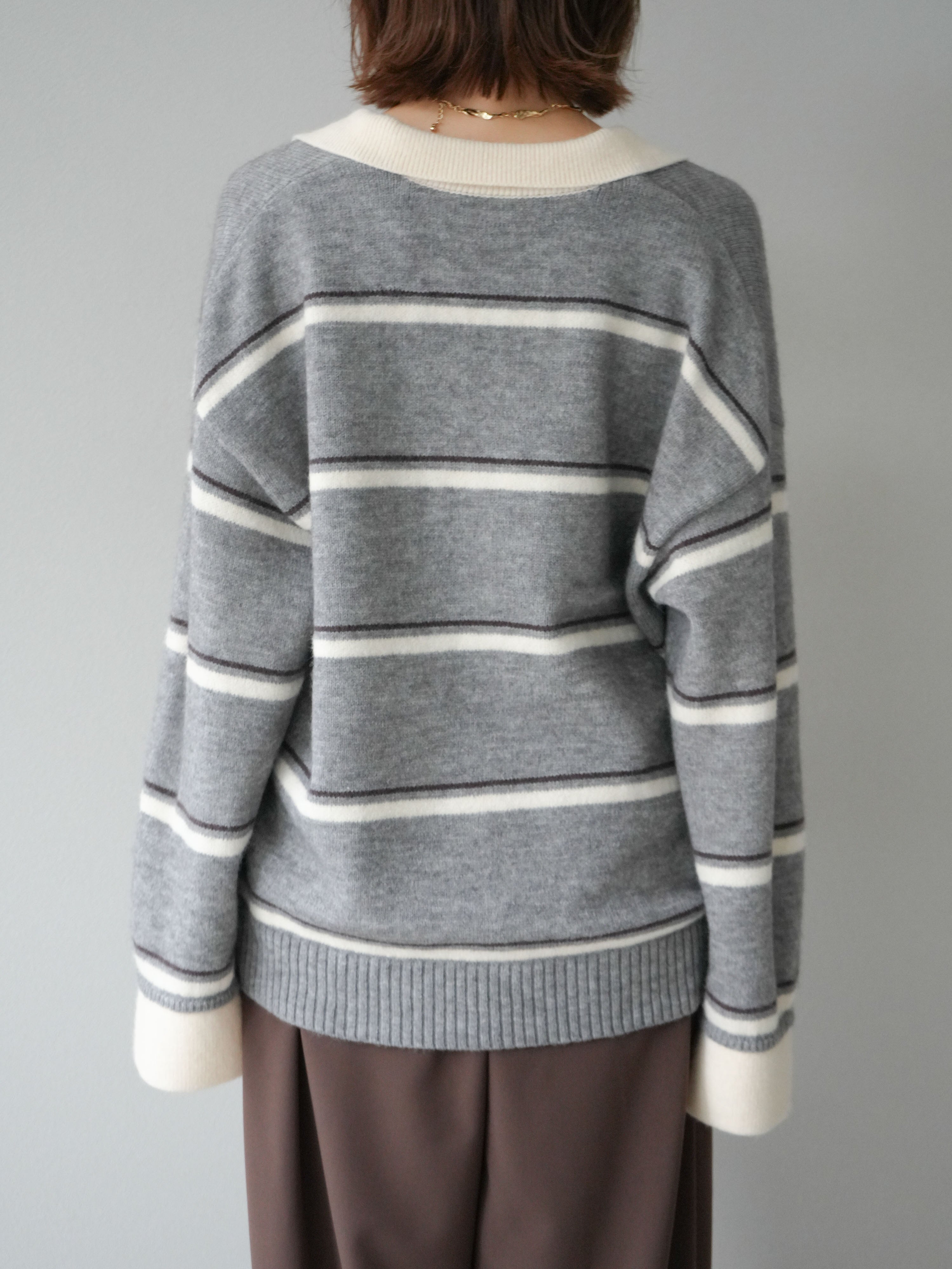 予約]ポロ襟スキッパーボーダーニットプルオーバー/グレー – Lumier