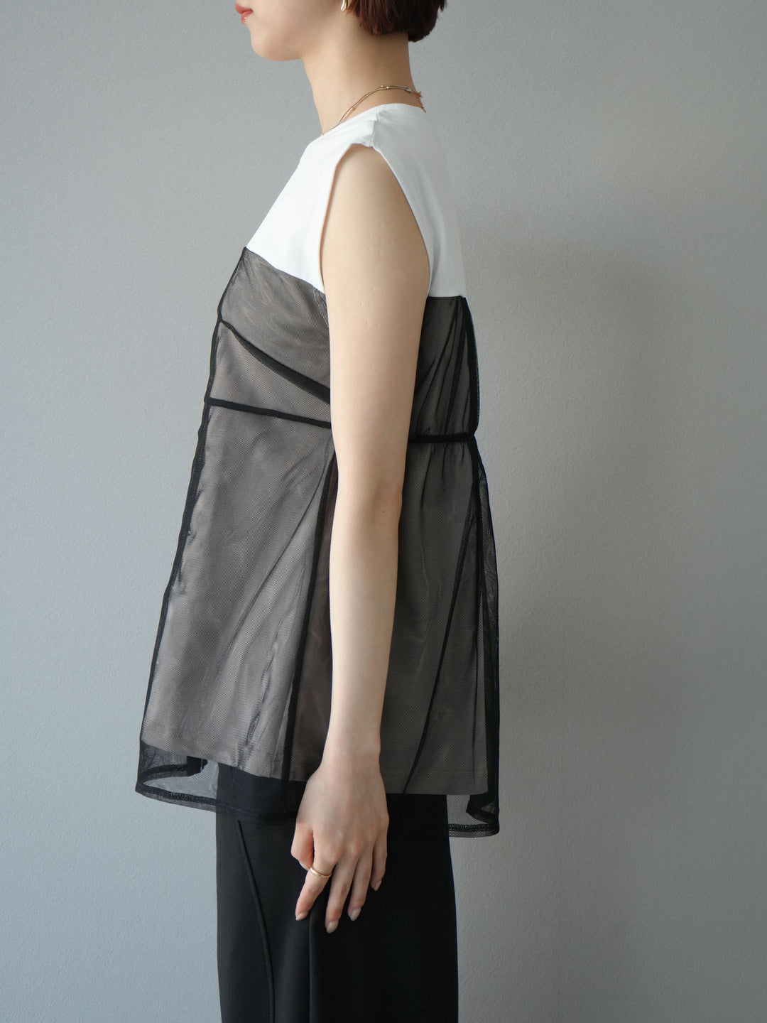 [預訂] 薄紗對接鉤設計剪裁套頭衫/脫下