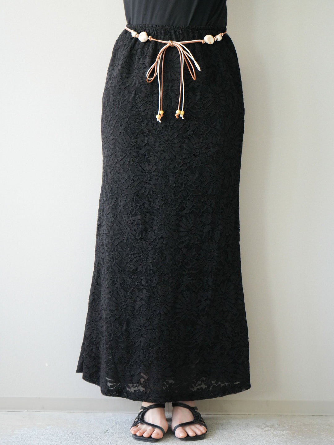 [予約]コードベルト付フラワーレーススカート/black