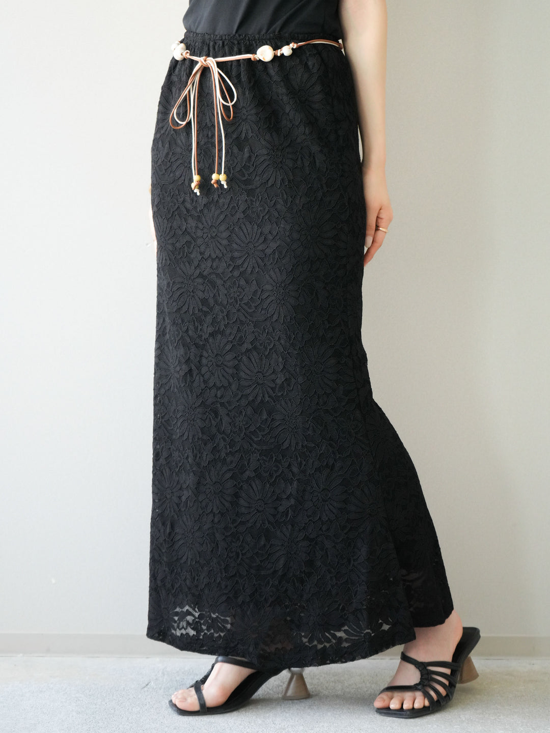 [予約]コードベルト付フラワーレーススカート/black