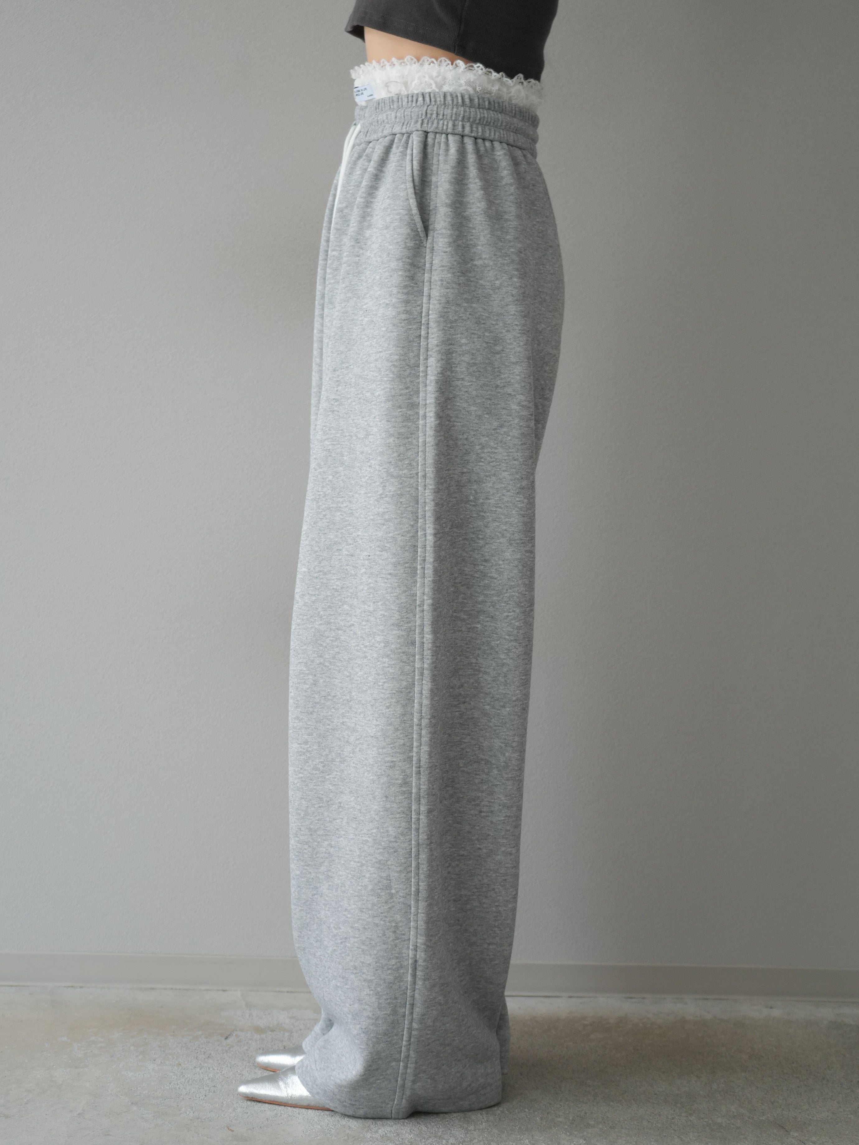 予約]レースレイヤードスウェットパンツ/グレー – Lumier