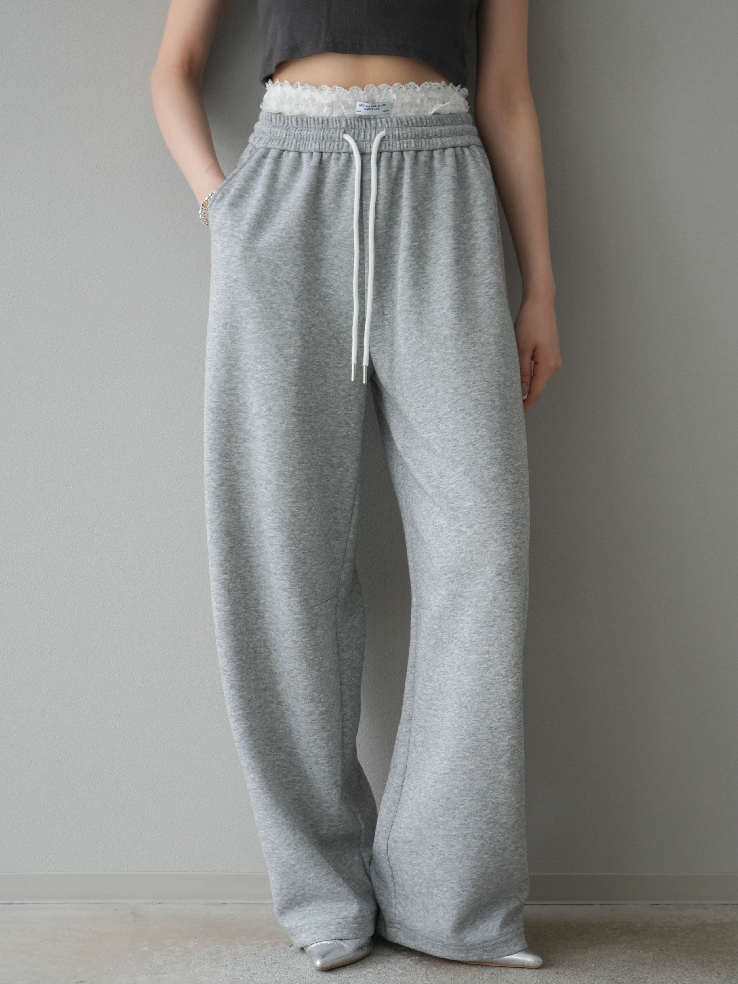 予約]レースレイヤードスウェットパンツ/グレー – Lumier