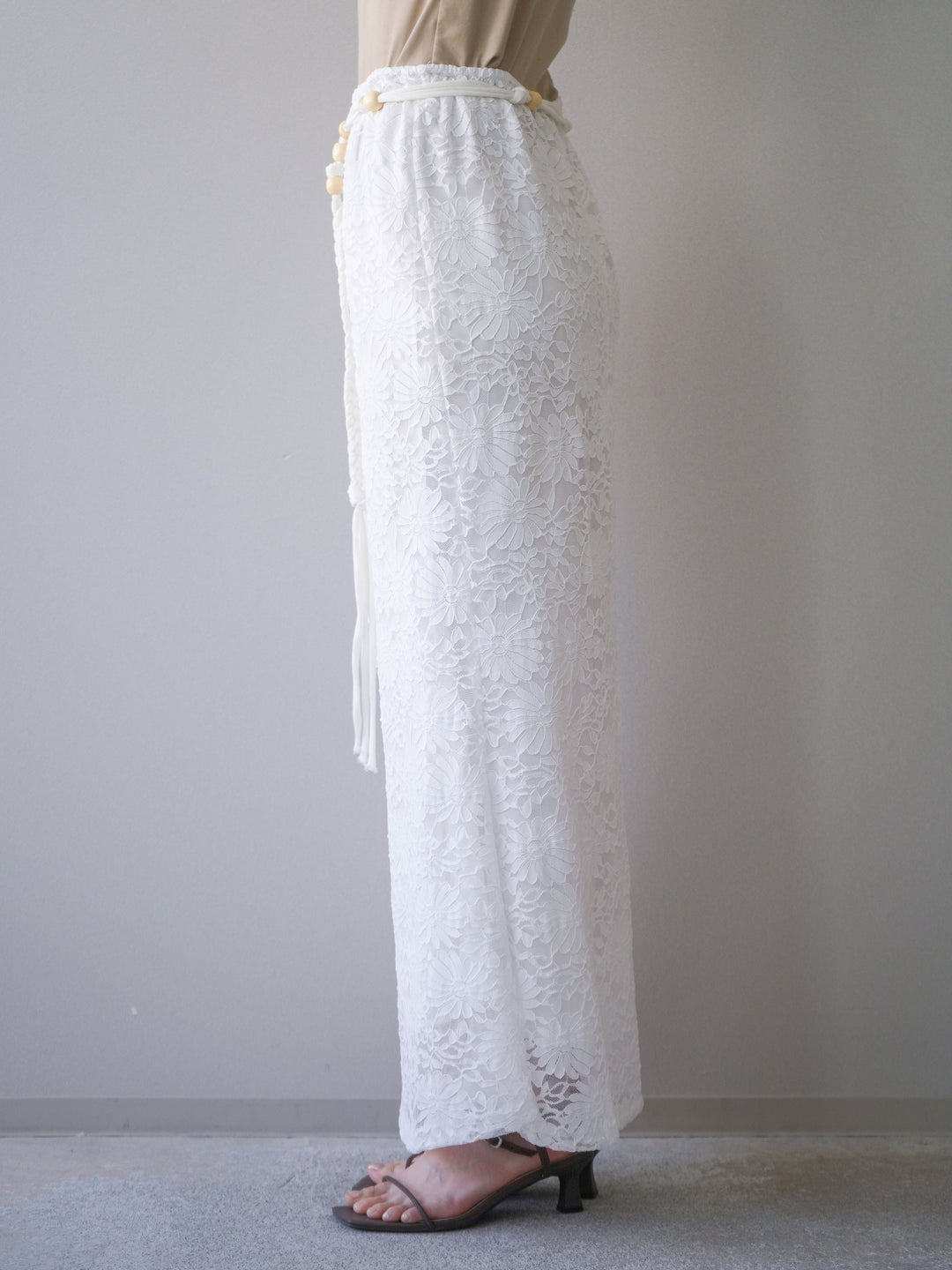 [予約]コードベルト付フラワーレーススカート/white