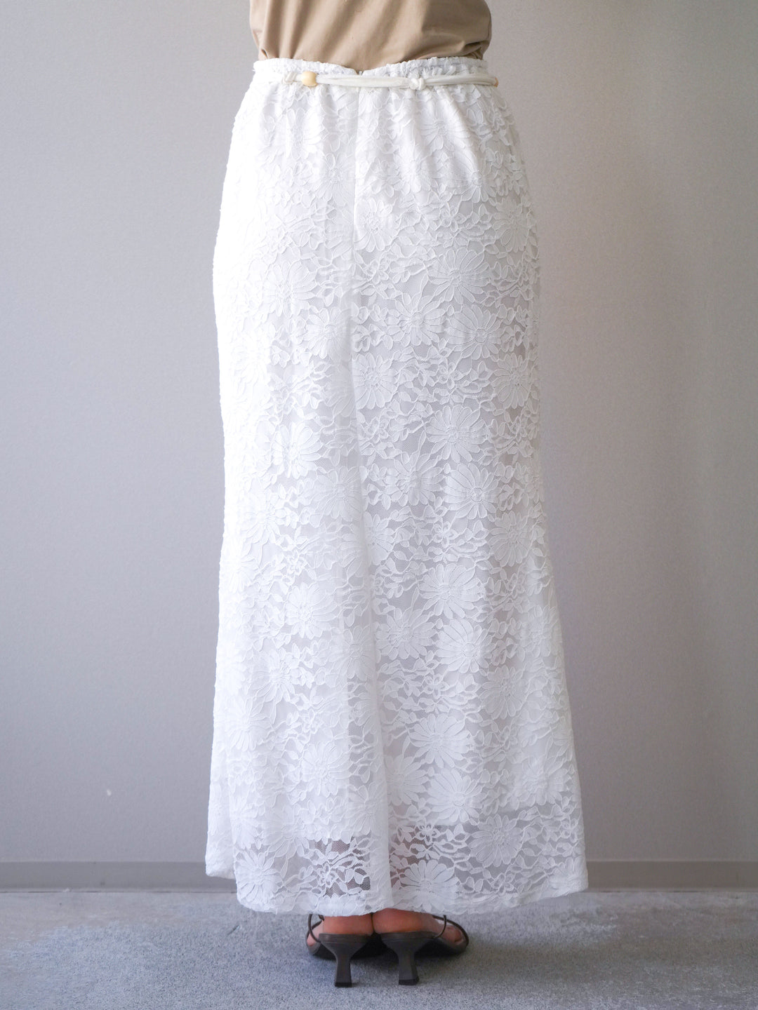 [予約]コードベルト付フラワーレーススカート/white