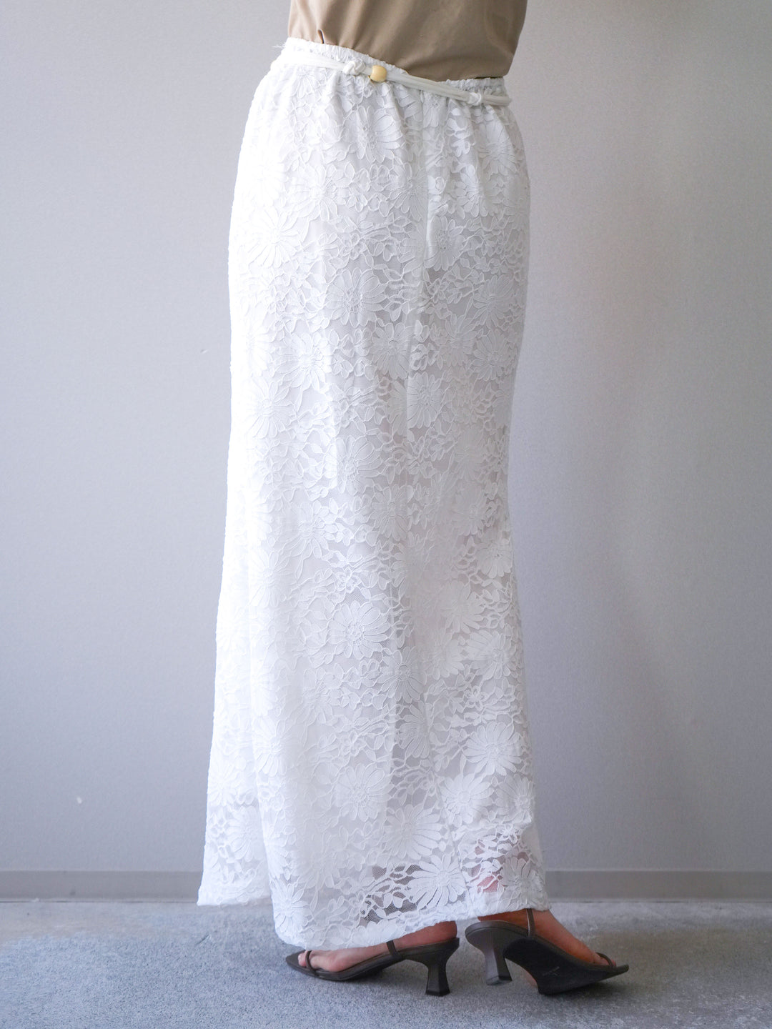 [予約]コードベルト付フラワーレーススカート/white
