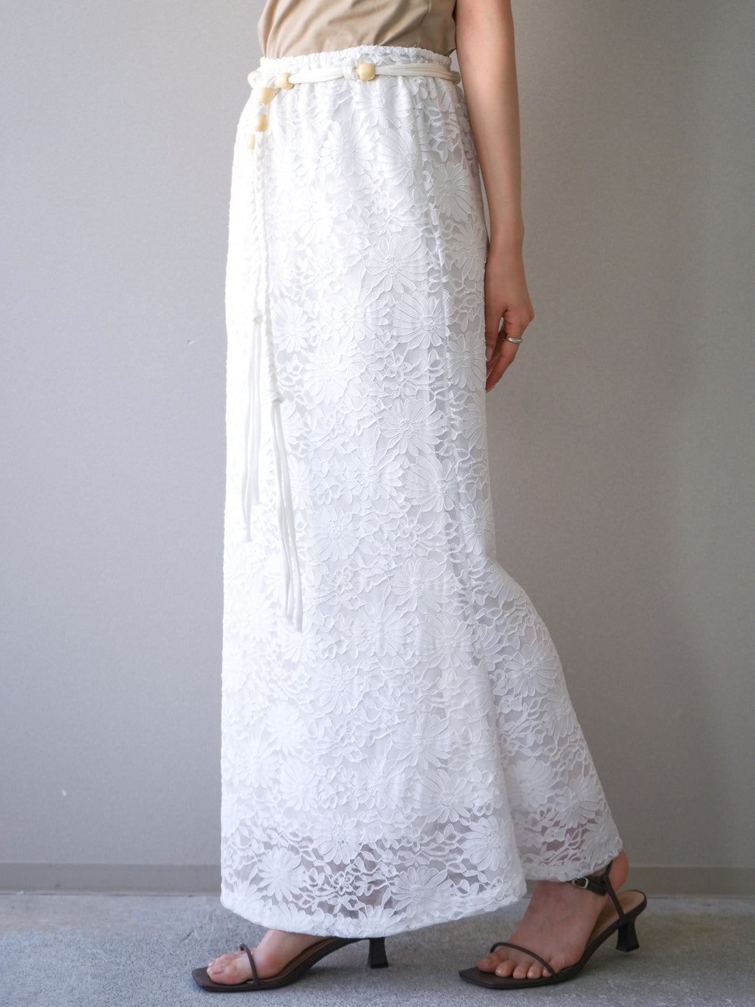 [予約]コードベルト付フラワーレーススカート/white