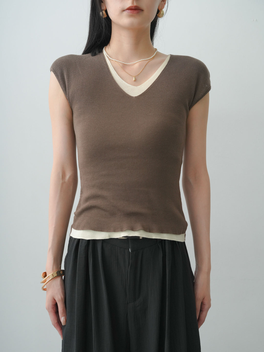 [予約]フロントレイヤードVネックニットトップス/brown