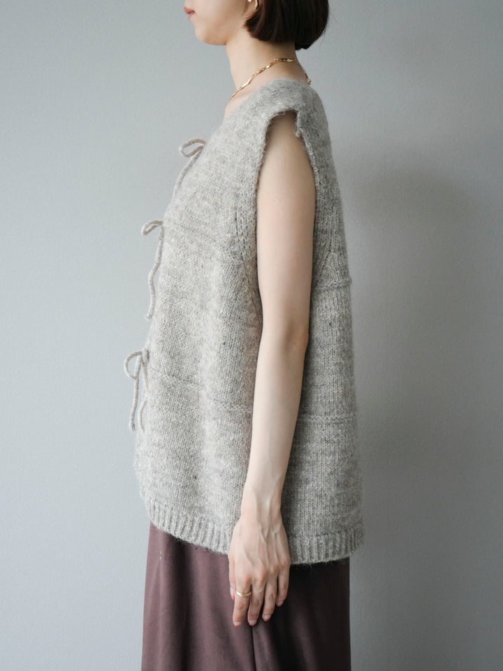 [予約]フロントスリットリボンニットベスト/ベージュ