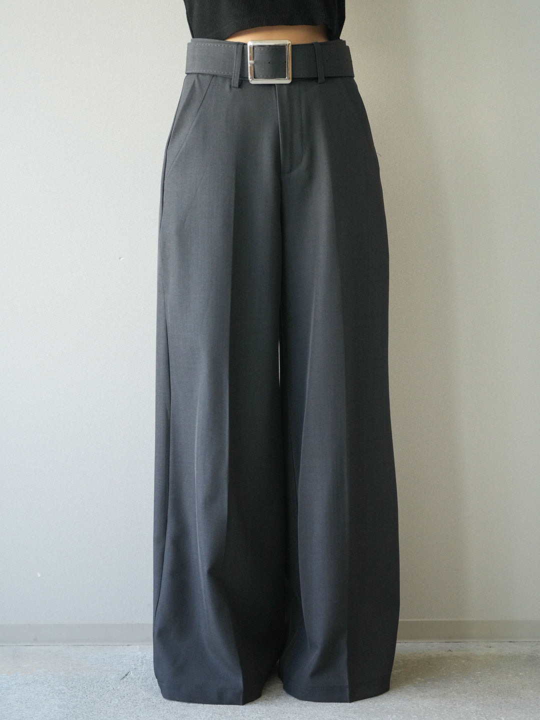 [予約]シルバーバックルドレープワイドスラックス/gray
