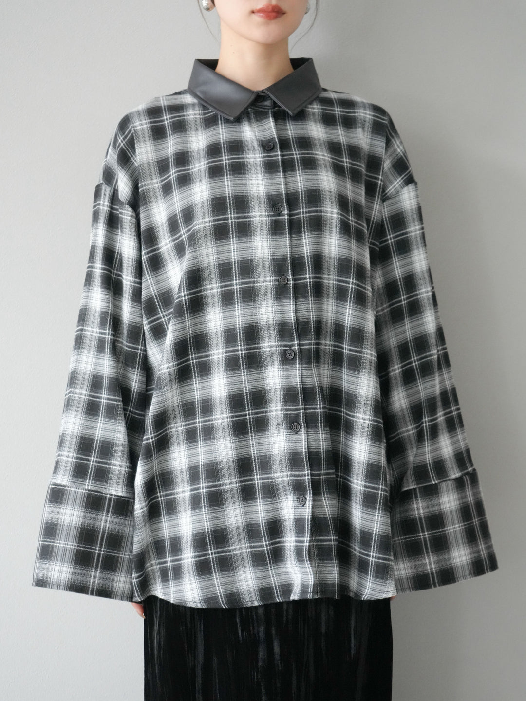 [予約]レザー襟オンブレチェックオーバーシャツ /ブラック