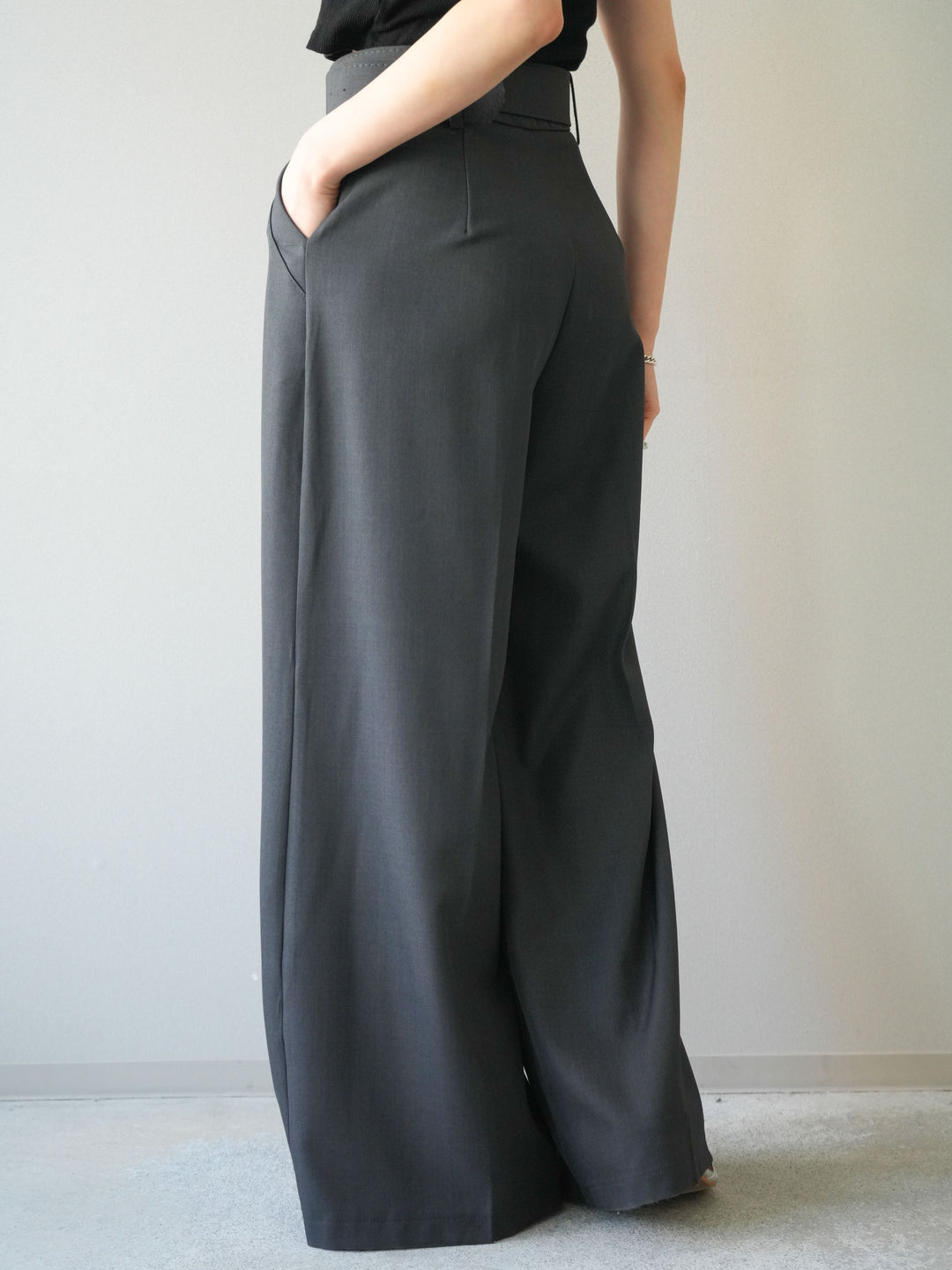 [予約]シルバーバックルドレープワイドスラックス/gray