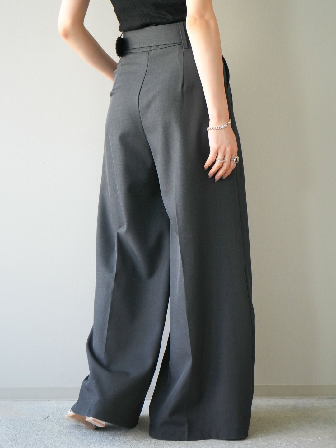[予約]シルバーバックルドレープワイドスラックス/gray