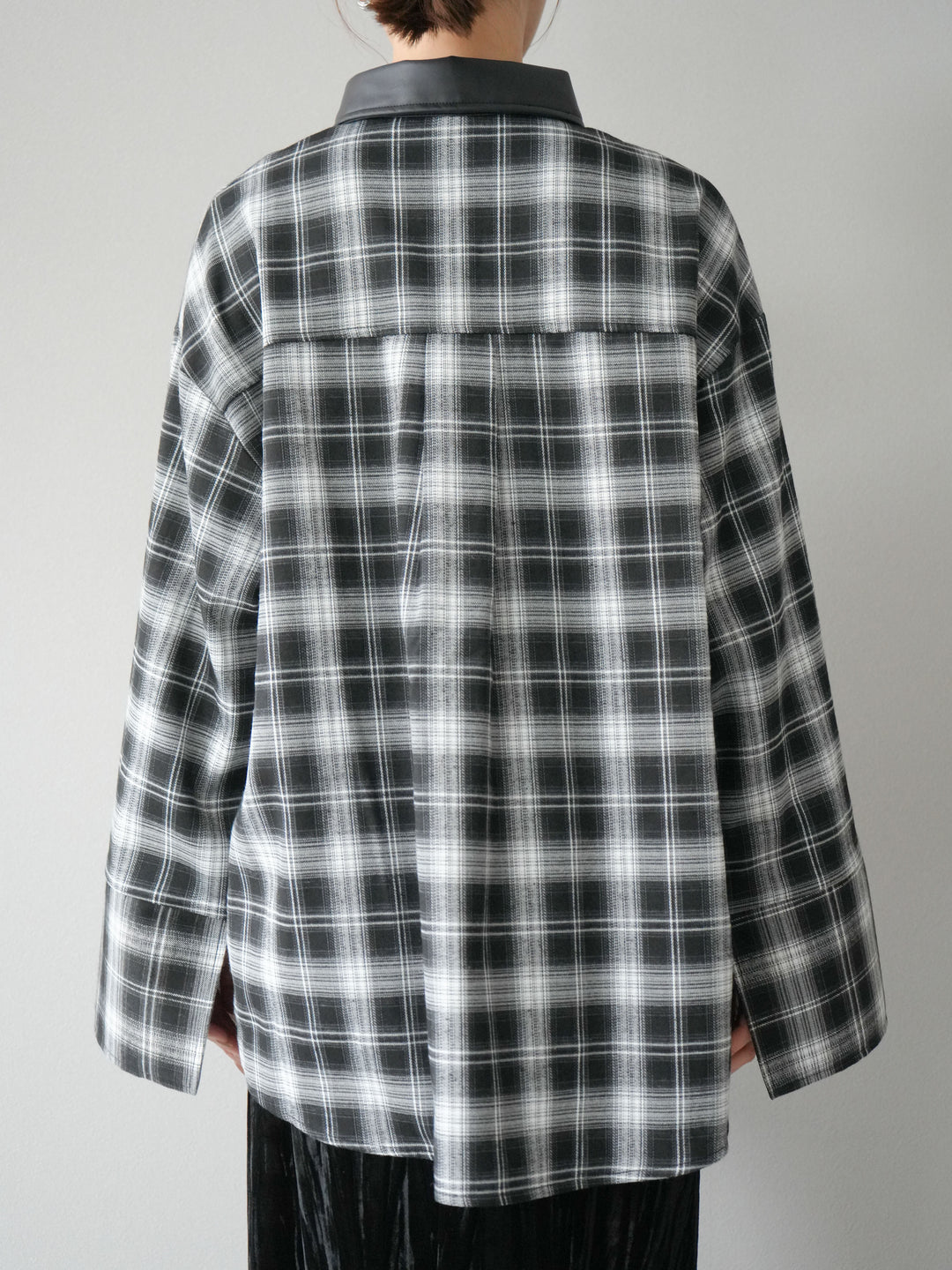 [予約]レザー襟オンブレチェックオーバーシャツ /ブラック